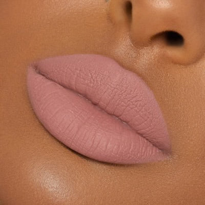 KYLIE JENNER Matte Lipstick & Lip Liner مجموعة أحمر الشفاه من كايلي جينير