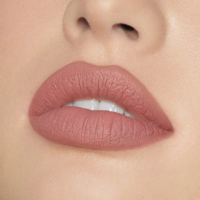 KYLIE JENNER Matte Lipstick & Lip Liner مجموعة أحمر الشفاه من كايلي جينير
