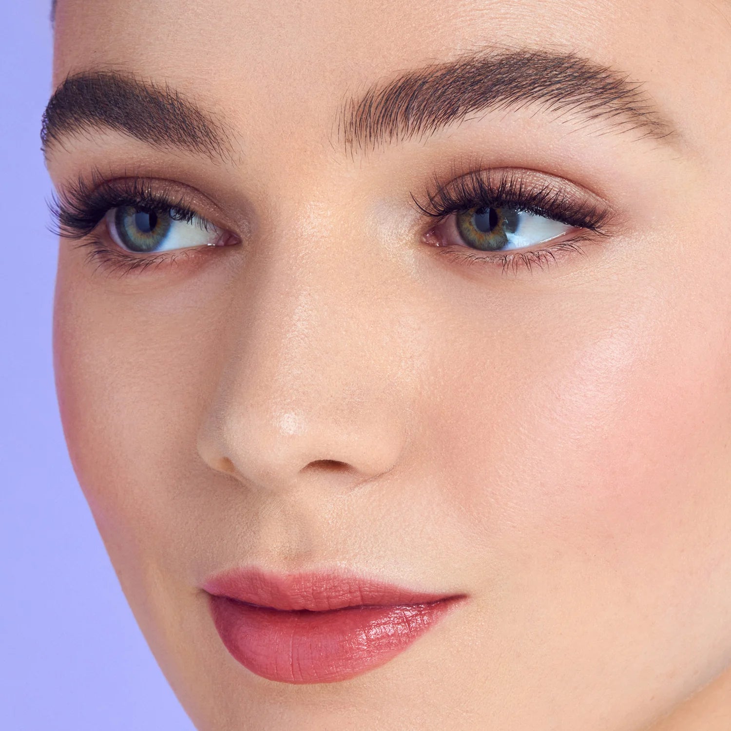 KISS Falscara Clear Band Multipack - Feathery & Wispy FMW06 رموش صناعية طرفية مع خط جفن شفاف