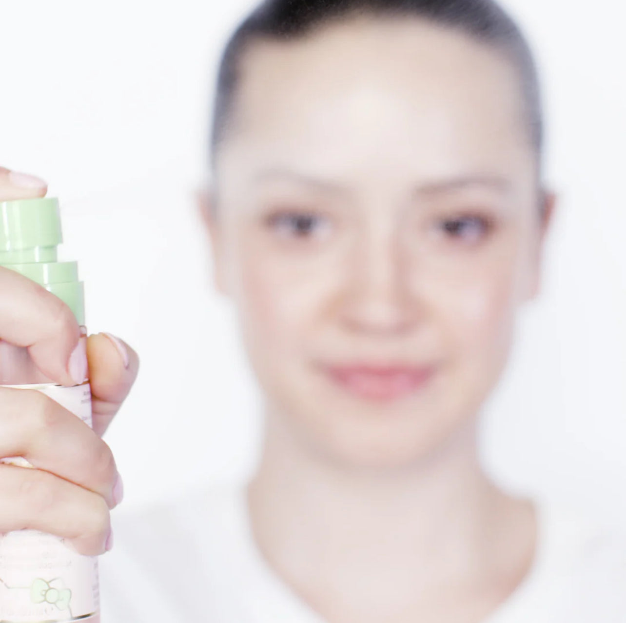 PIXI Hello Kitty Makeup Fixing Mist Rose Water & Green Tea مست مثبت للمكياج من بيكسي