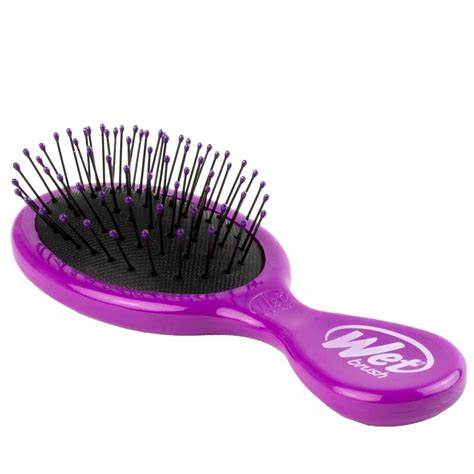 WET BRUSH Meet The Mini Detangler – Purple فرشاة الشعر لفك التشابك من ويت براش