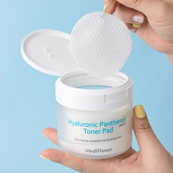 MEDIFLOWER Hyaluronic Panthenol Toner Pad شرائح تونر البانثينول والهايلرونك اسد من ميدفلاور
