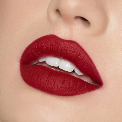 KYLIE JENNER Matte Lipstick & Lip Liner مجموعة أحمر الشفاه من كايلي جينير