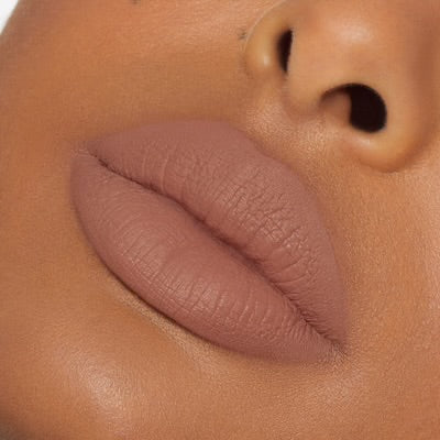 KYLIE JENNER Matte Lipstick & Lip Liner مجموعة أحمر الشفاه من كايلي جينير