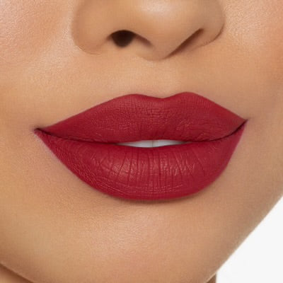KYLIE JENNER Matte Lipstick & Lip Liner مجموعة أحمر الشفاه من كايلي جينير