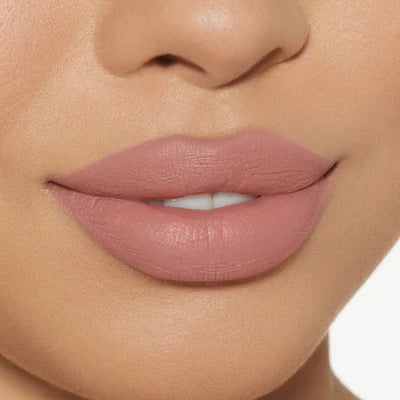 KYLIE JENNER Matte Lipstick & Lip Liner مجموعة أحمر الشفاه من كايلي جينير