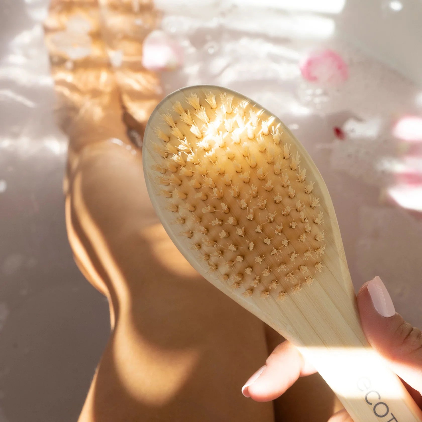 ECOTOOLS clean beauty clean planet dry body brush curelty free bristles فرشاة التنظيف والتقشير الجاف للقدم من ايكو تولز