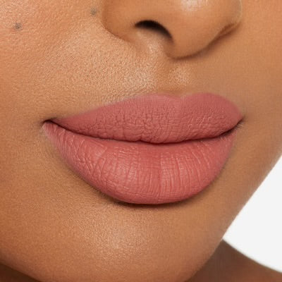 KYLIE JENNER Matte Lipstick & Lip Liner مجموعة أحمر الشفاه من كايلي جينير