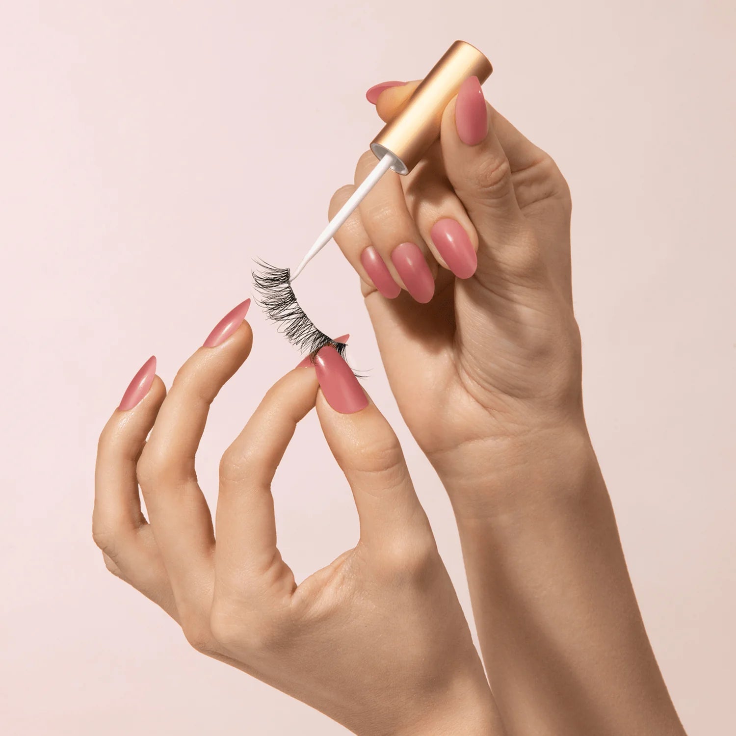 KISS Strip Lash Adhesive - Clear لاصق الرموش الشفاف