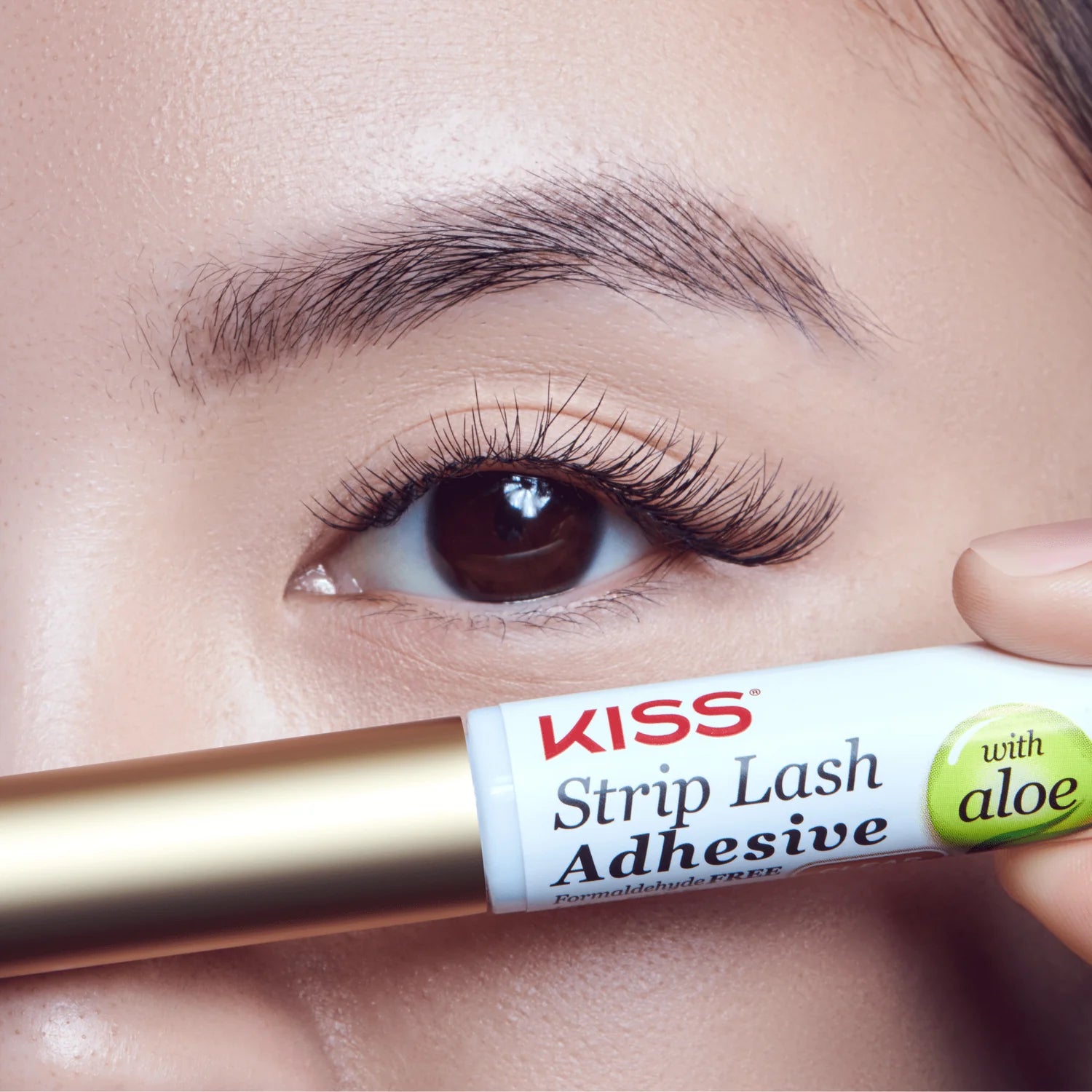 KISS Strip Lash Adhesive - Clear لاصق الرموش الشفاف