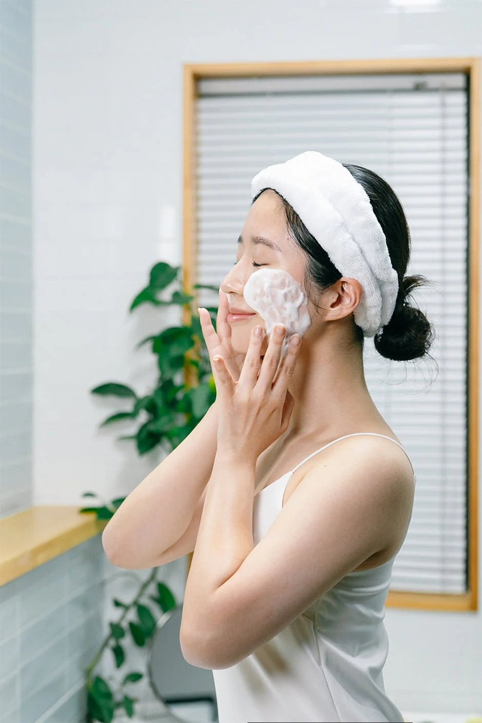 NATURE REPUBLIC Vitapair C Foam Cleanser Fresh Jeju Lemon + Vitamin C  غسول البشرة بالفيتامين سي