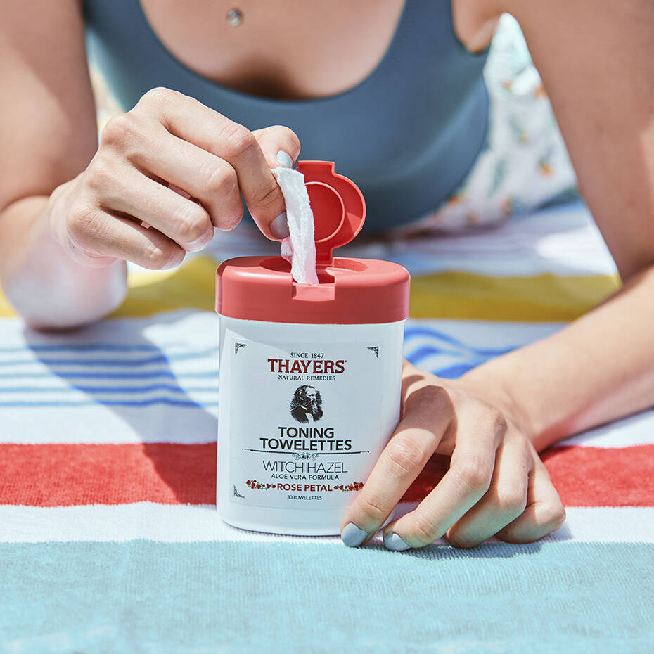 THAYERS ROSE PETAL TONING TOWELETTES  مناديل البشرة المطورة من ثايرس