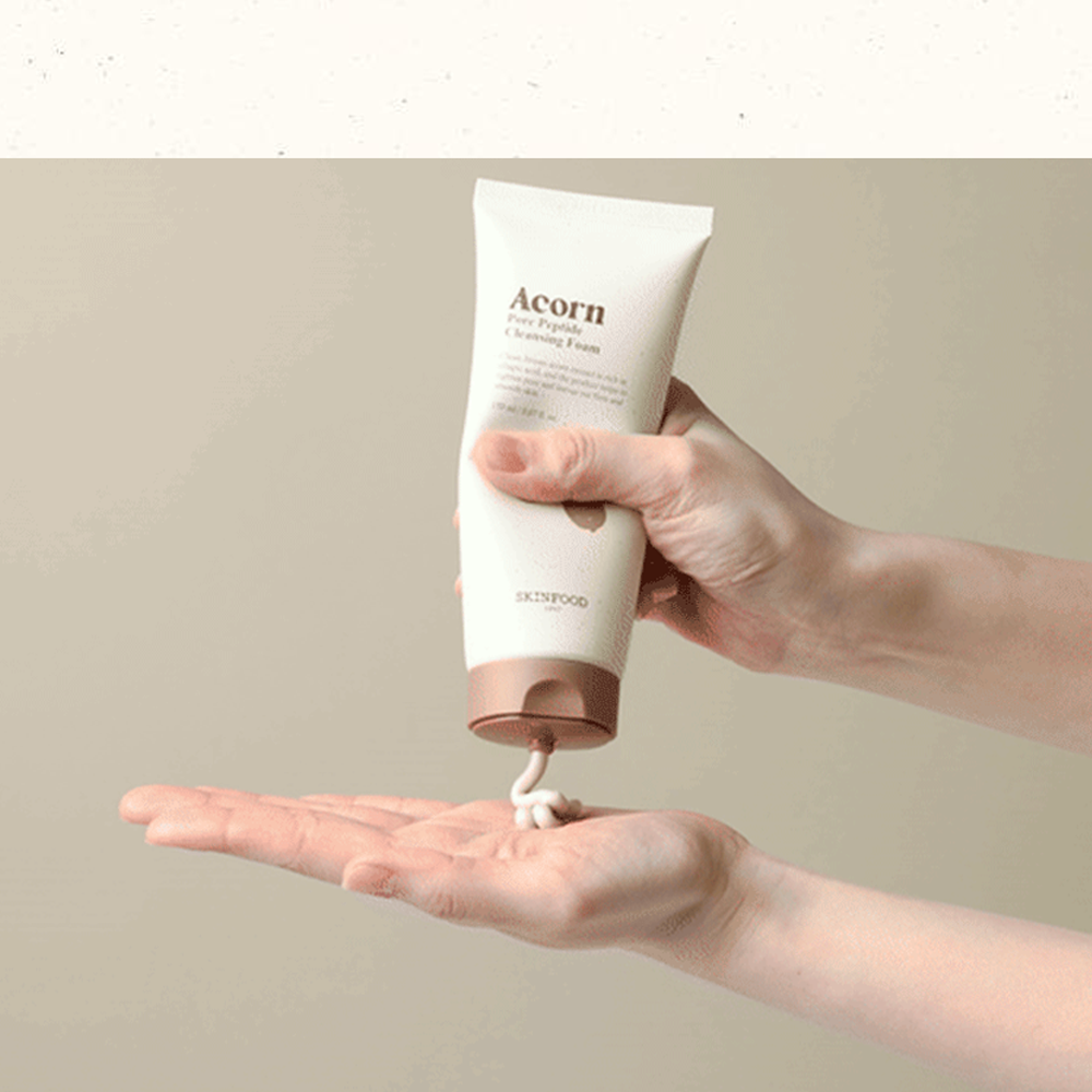 SKINFOOD ACORN PORE PEPTIDE CLEANSING FOAM غسول البشرة الرغوي بالببتيدات والبلوط من سكنفود