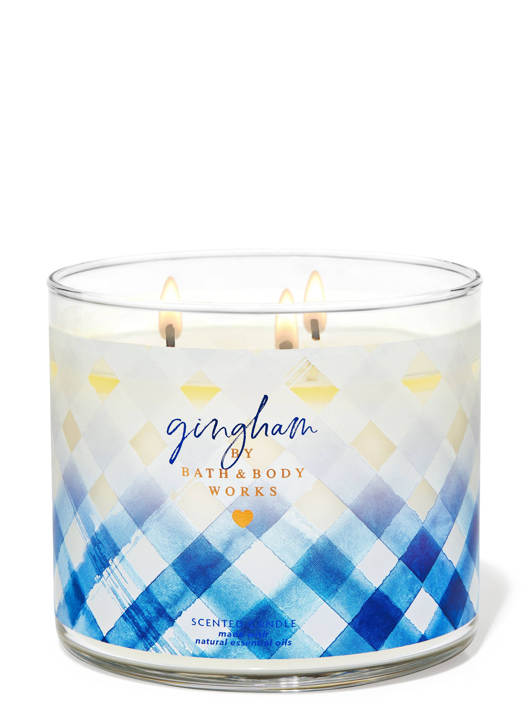 BATH AND BODY WORKS Gingham Scented Candle made with natural essential oils  شمعة معطرة بالزيوت الاساسية العطرية من باث اند بودي وركس