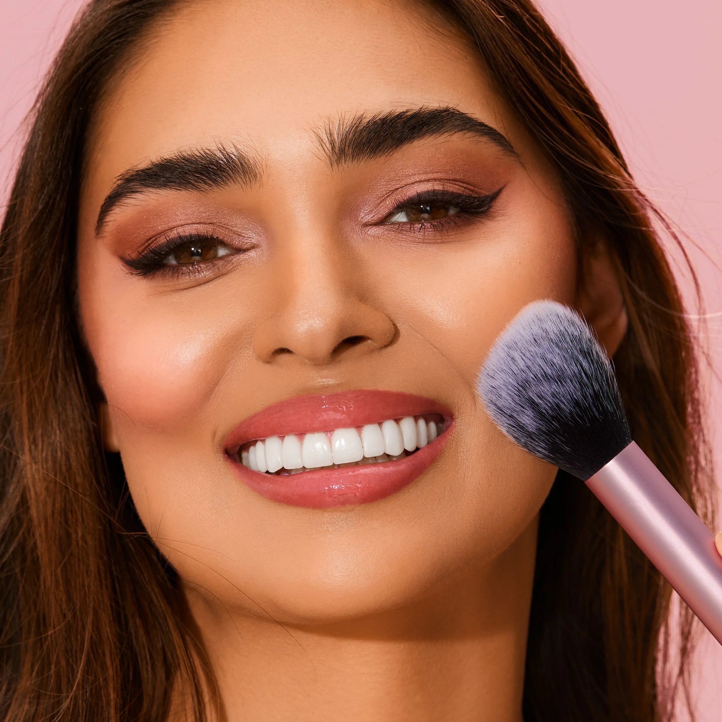 REAL TECHNIQUES Everyday Essentials For Blush + foundation + shadow + highlighter + concealer مجموعة الفرش الاساسية للمكياج من ريل تيكنيك