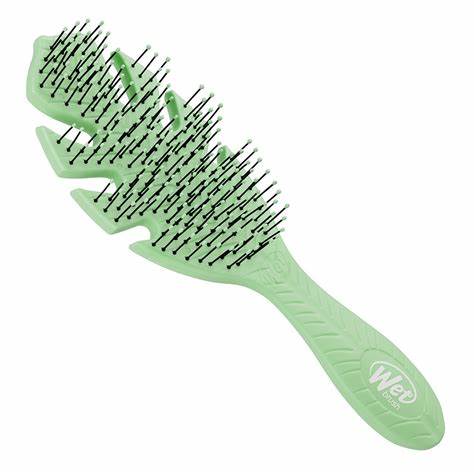 WET BRUSH Go Green Detangler Hair Brush – Green فرشاة فك تشابك الشعر من ويت براش