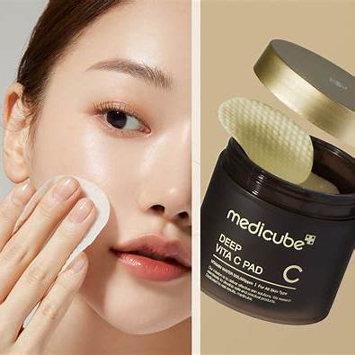 MEDICUBE Deep Vita C Pad Vitamin Water Niacinamide 2% 70 Pads